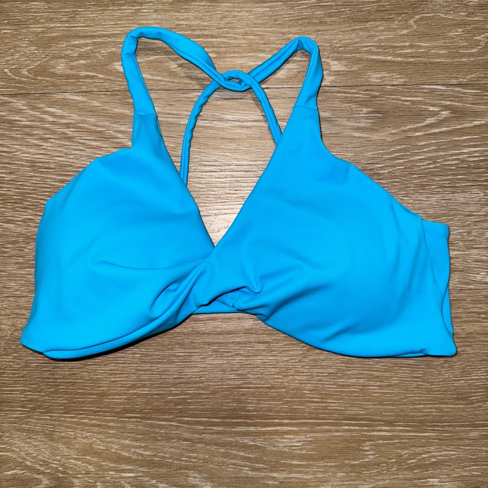Women’s Twist Sports Bra